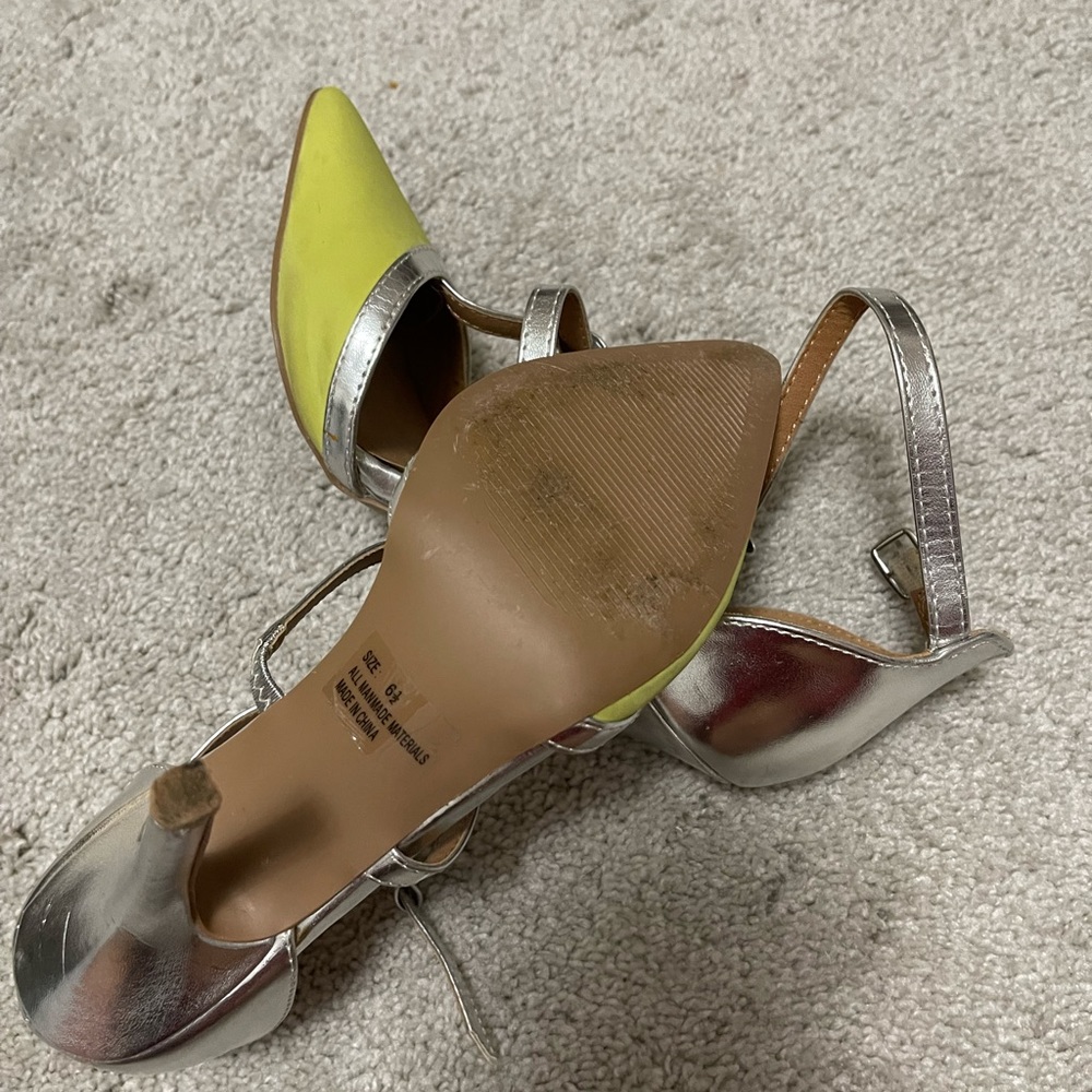 SHOE - Picture 5 of 5